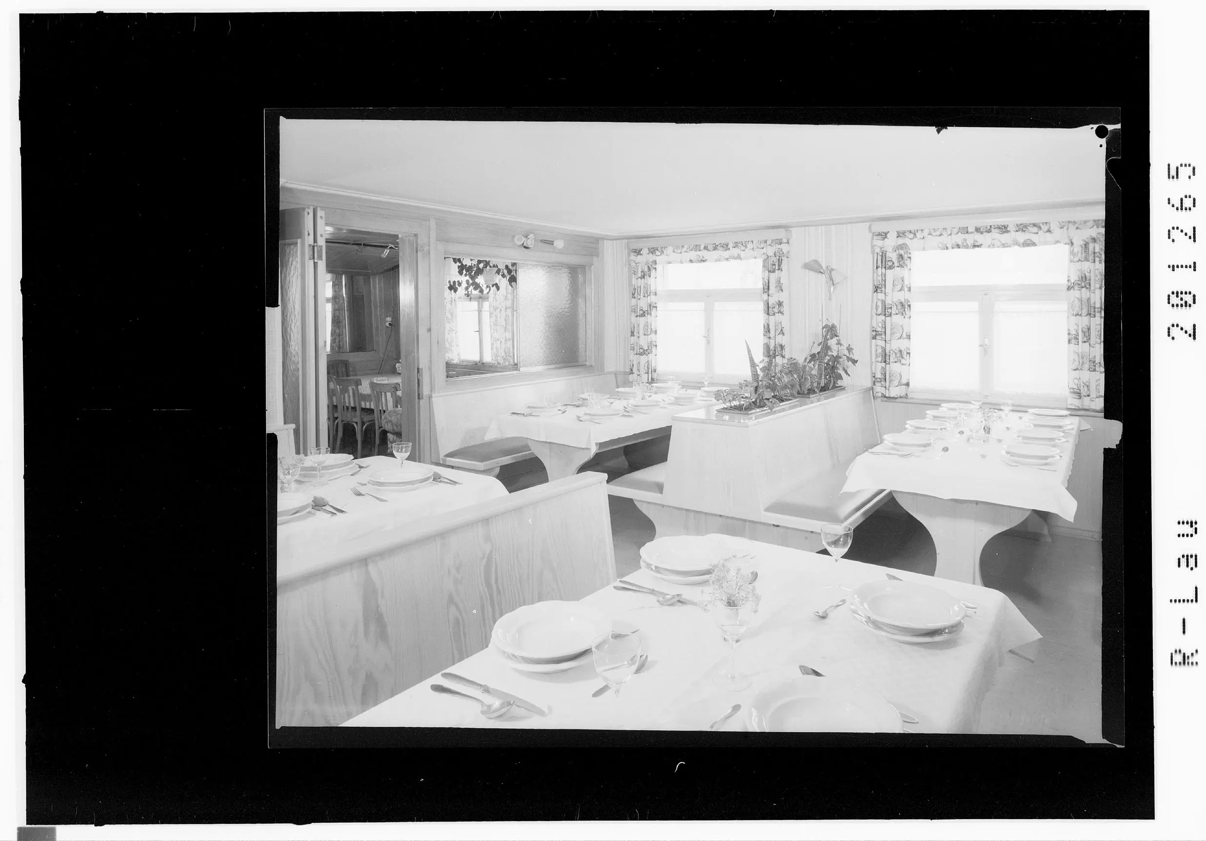 Historischer Speiseraum im Gasthaus Brauerei Krumbach im Jahr 1960