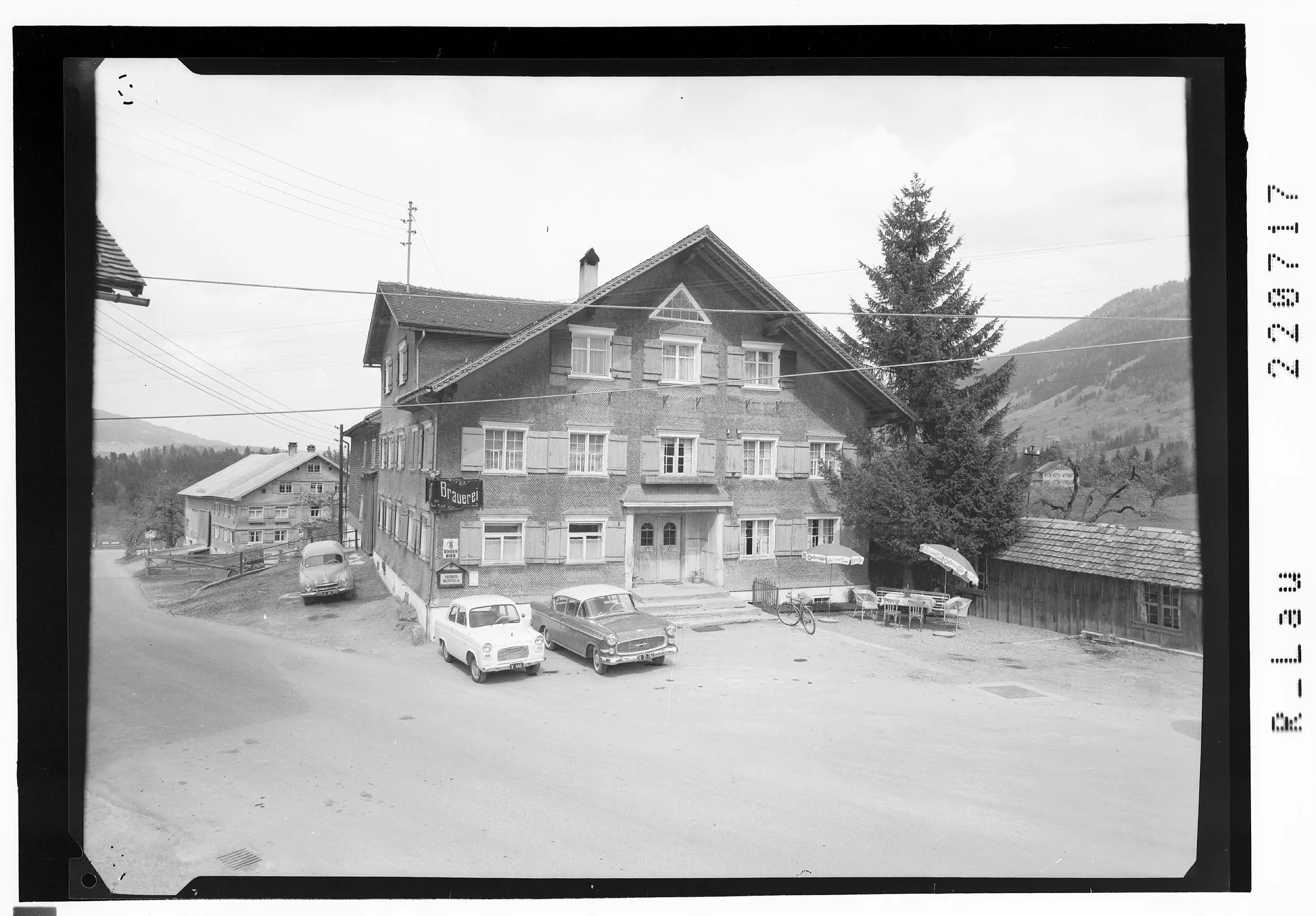 Historische Außenansicht des Gasthaus Brauerei Krumbach im Jahr 1960